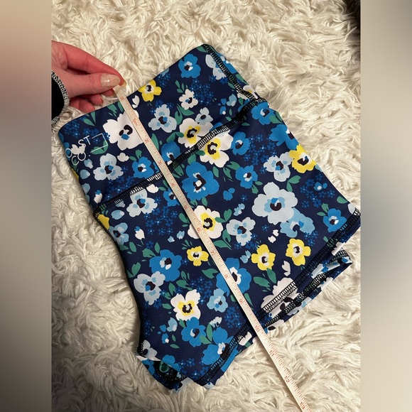 Left Coast Vibes Floral Shorts - Picture 7 of 7